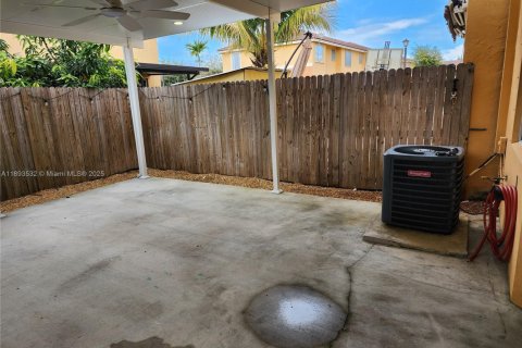 Touwnhouse à louer à Homestead, Floride: 3 chambres, 146.04 m2 № 1945545 - photo 13