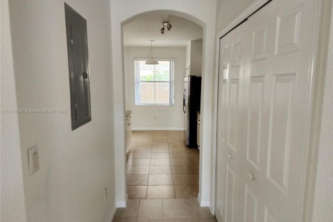 Touwnhouse à louer à Homestead, Floride: 3 chambres, 146.04 m2 № 1945545 - photo 5