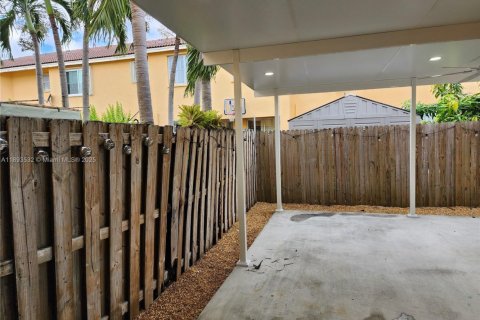 Touwnhouse à louer à Homestead, Floride: 3 chambres, 146.04 m2 № 1945545 - photo 14