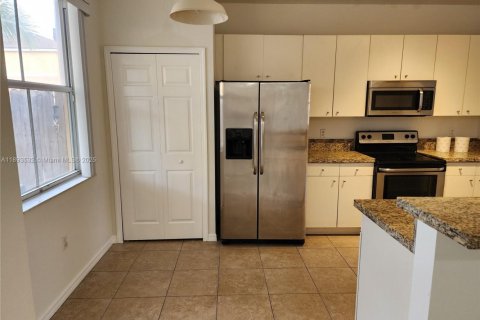 Touwnhouse à louer à Homestead, Floride: 3 chambres, 146.04 m2 № 1945545 - photo 7