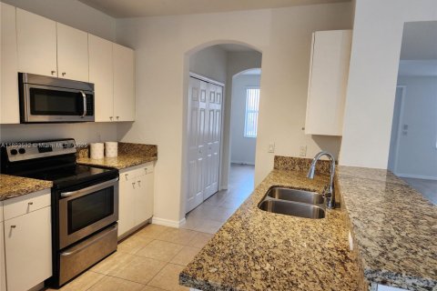 Touwnhouse à louer à Homestead, Floride: 3 chambres, 146.04 m2 № 1945545 - photo 11