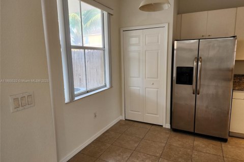 Touwnhouse à louer à Homestead, Floride: 3 chambres, 146.04 m2 № 1945545 - photo 10