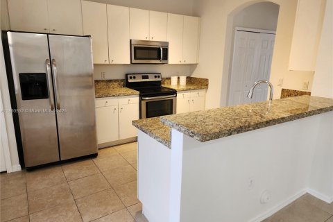 Touwnhouse à louer à Homestead, Floride: 3 chambres, 146.04 m2 № 1945545 - photo 6