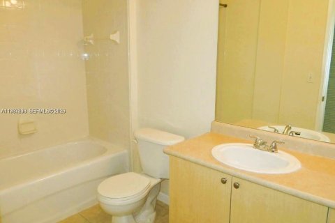 Condominio en alquiler en Hollywood, Florida, 2 dormitorios, 104.98 m2 № 2240547 - foto 12