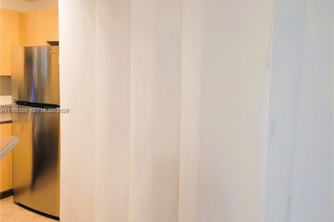 Condominio en alquiler en Hollywood, Florida, 2 dormitorios, 104.98 m2 № 2240547 - foto 4