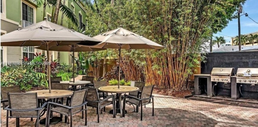 Condominio en Hollywood, Florida, 2 dormitorios  № 2240547