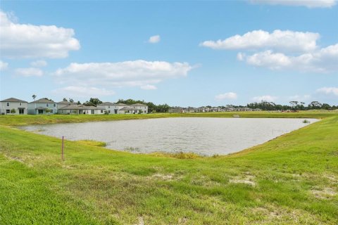 House in Palmetto, Florida 4 bedrooms, 225.2 sq.m. № 2210666 - photo 3