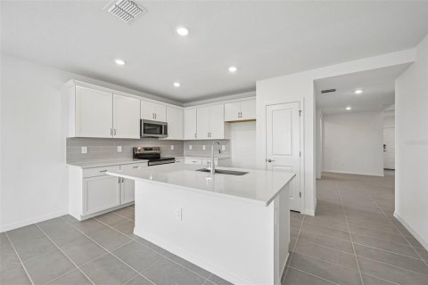 House in Palmetto, Florida 4 bedrooms, 225.2 sq.m. № 2210666 - photo 4