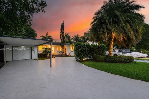 House in Miami, Florida 3 bedrooms, 127.37 sq.m. № 2087147 - photo 4