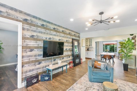House in Miami, Florida 3 bedrooms, 127.37 sq.m. № 2087147 - photo 13