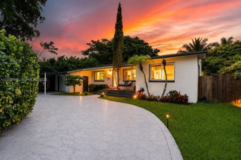 House in Miami, Florida 3 bedrooms, 127.37 sq.m. № 2087147