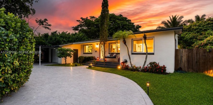 House in Miami, Florida 3 bedrooms, 127.37 sq.m. № 2087147