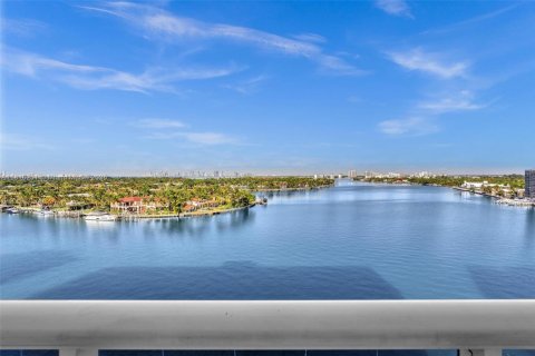 Condominio en venta en Miami Beach, Florida, 2 dormitorios, 123.19 m2 № 1776416 - foto 2