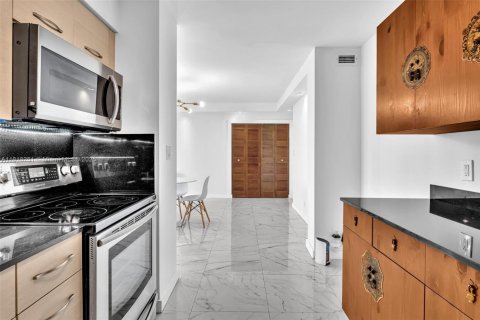 Condominio en venta en Miami Beach, Florida, 2 dormitorios, 123.19 m2 № 1776416 - foto 12