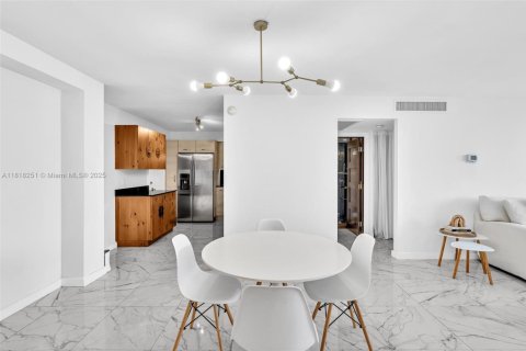 Condominio en venta en Miami Beach, Florida, 2 dormitorios, 123.19 m2 № 1776416 - foto 13
