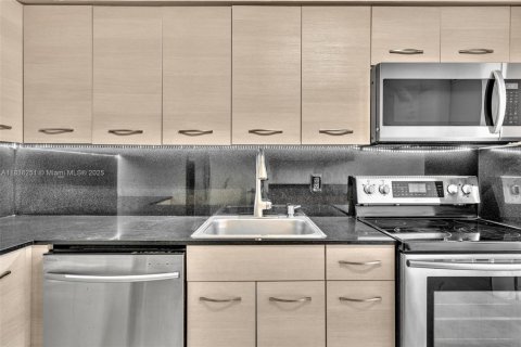 Condominio en venta en Miami Beach, Florida, 2 dormitorios, 123.19 m2 № 1776416 - foto 10
