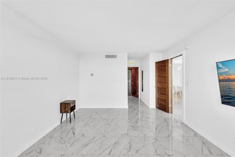 Condominio en venta en Miami Beach, Florida, 2 dormitorios, 123.19 m2 № 1776416 - foto 21