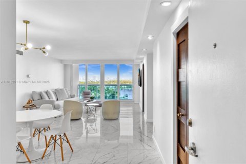 Condominio en venta en Miami Beach, Florida, 2 dormitorios, 123.19 m2 № 1776416 - foto 5
