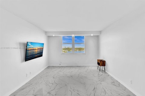 Condominio en venta en Miami Beach, Florida, 2 dormitorios, 123.19 m2 № 1776416 - foto 20