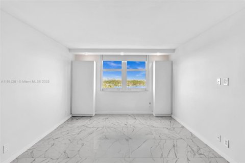 Condominio en venta en Miami Beach, Florida, 2 dormitorios, 123.19 m2 № 1776416 - foto 29