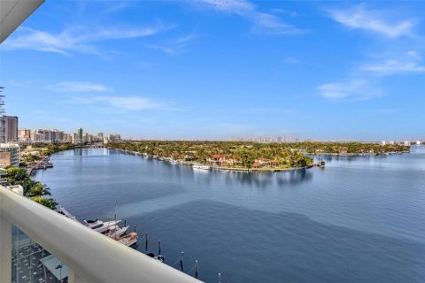 Condominio en venta en Miami Beach, Florida, 2 dormitorios, 123.19 m2 № 1776416 - foto 1