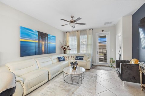 House in BELMONT in Sun City Center, Florida 3 bedrooms, 149.76 sq.m. № 2199364 - photo 5