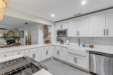 Casa en venta en New Smyrna Beach, Florida, 7 dormitorios, 276.29 m2 № 1716759 - foto 23