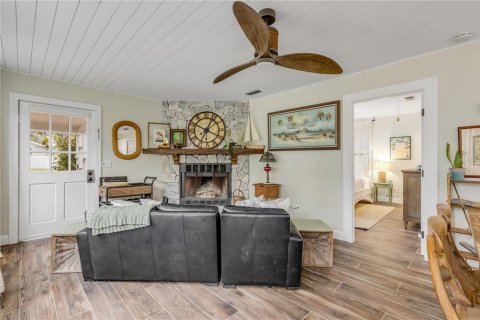 Casa en venta en New Smyrna Beach, Florida, 7 dormitorios, 276.29 m2 № 1716759 - foto 30