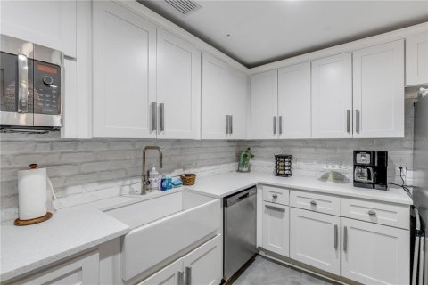 Casa en venta en New Smyrna Beach, Florida, 7 dormitorios, 276.29 m2 № 1716759 - foto 24