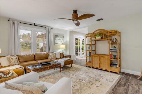 Casa en venta en New Smyrna Beach, Florida, 7 dormitorios, 276.29 m2 № 1716759 - foto 29