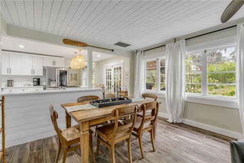 Casa en venta en New Smyrna Beach, Florida, 7 dormitorios, 276.29 m2 № 1716759 - foto 16