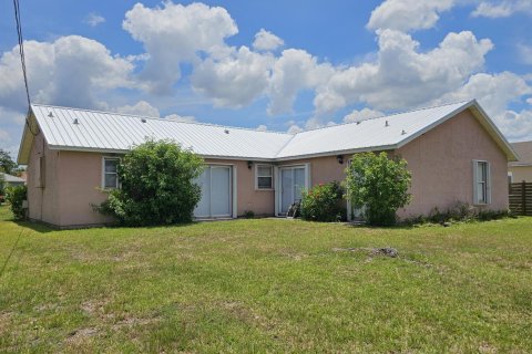 House in Port St. Lucie, Florida 3 bedrooms, 137.96 sq.m. № 2086935 - photo 5