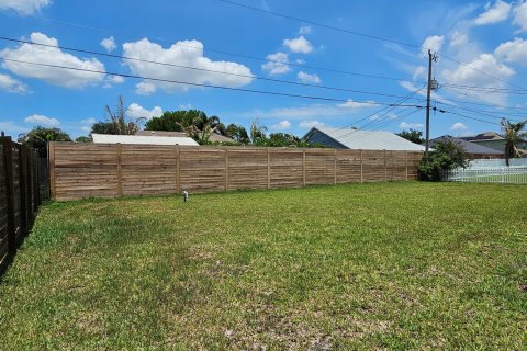 House in Port St. Lucie, Florida 3 bedrooms, 137.96 sq.m. № 2086935 - photo 3