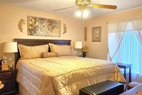 House in Port St. Lucie, Florida 3 bedrooms, 137.96 sq.m. № 2086935 - photo 8