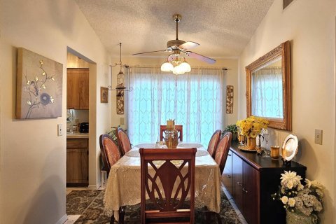 House in Port St. Lucie, Florida 3 bedrooms, 137.96 sq.m. № 2086935 - photo 7