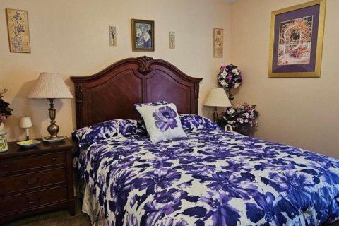 House in Port St. Lucie, Florida 3 bedrooms, 137.96 sq.m. № 2086935 - photo 10