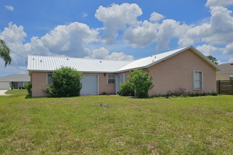House in Port St. Lucie, Florida 3 bedrooms, 137.96 sq.m. № 2086935 - photo 4