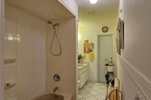 House in Port St. Lucie, Florida 3 bedrooms, 137.96 sq.m. № 2086935 - photo 11