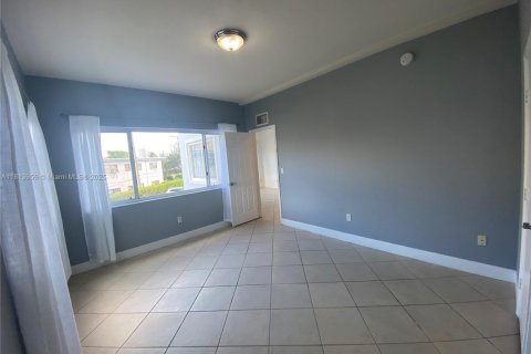 Condominio en alquiler en Miami Beach, Florida, 2 dormitorios, 87.33 m2 № 1763078 - foto 16