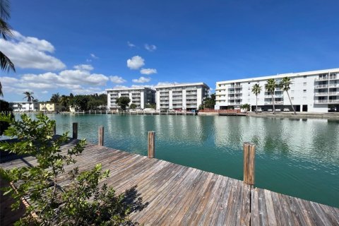 Condominio en alquiler en Miami Beach, Florida, 2 dormitorios, 87.33 m2 № 1763078 - foto 22