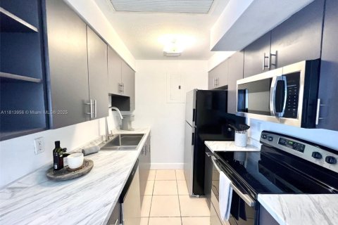 Condominio en alquiler en Miami Beach, Florida, 2 dormitorios, 87.33 m2 № 1763078 - foto 8