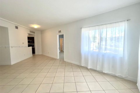 Condominio en alquiler en Miami Beach, Florida, 2 dormitorios, 87.33 m2 № 1763078 - foto 7