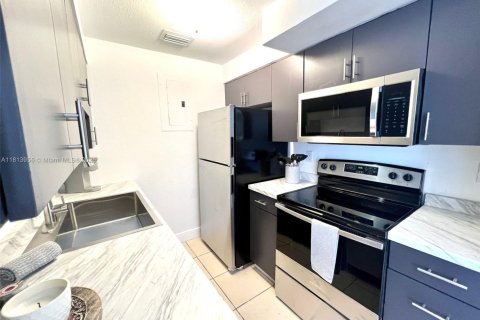 Condominio en alquiler en Miami Beach, Florida, 2 dormitorios, 87.33 m2 № 1763078 - foto 9