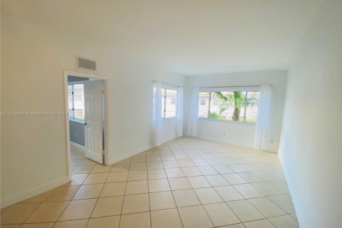 Condo in Miami Beach, Florida, 2 bedrooms  № 1763078 - photo 5