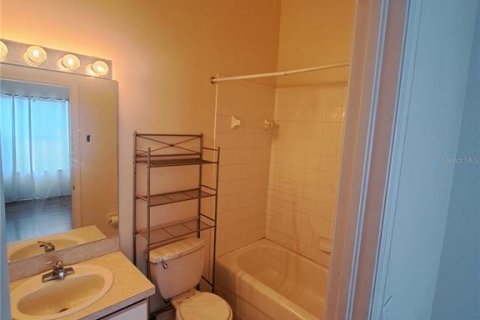Townhouse in Riverview, Florida 2 bedrooms, 96.15 sq.m. № 2393876 - photo 12