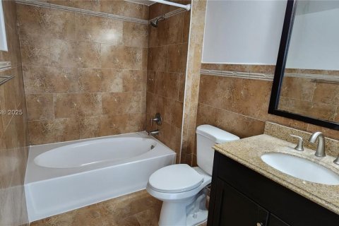 Condominio en alquiler en Miami, Florida, 1 dormitorio, 66.05 m2 № 1895839 - foto 14