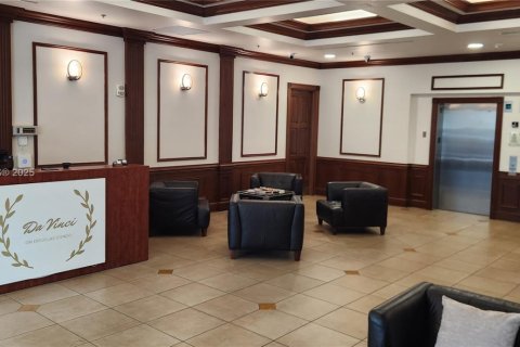 Condominio en alquiler en Miami, Florida, 1 dormitorio, 66.05 m2 № 1895839 - foto 4