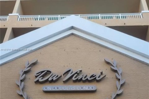 Condominio en alquiler en Miami, Florida, 1 dormitorio, 66.05 m2 № 1895839 - foto 1