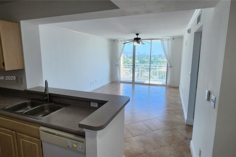 Condominio en alquiler en Miami, Florida, 1 dormitorio, 66.05 m2 № 1895839 - foto 5
