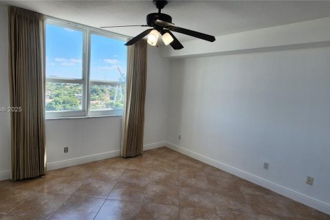 Condominio en alquiler en Miami, Florida, 1 dormitorio, 66.05 m2 № 1895839 - foto 11